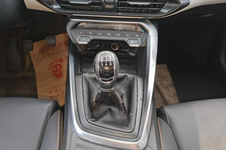 Used Cowin Xuandu 2021 1.5T Manual Comfort Edition Gear Lever