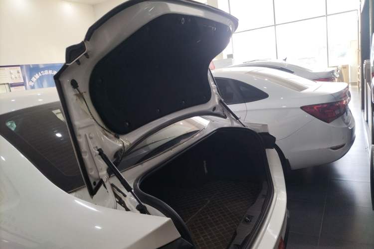 Used Cowin Xuandu 2021 1.5T Manual Bashe Edition Trunk