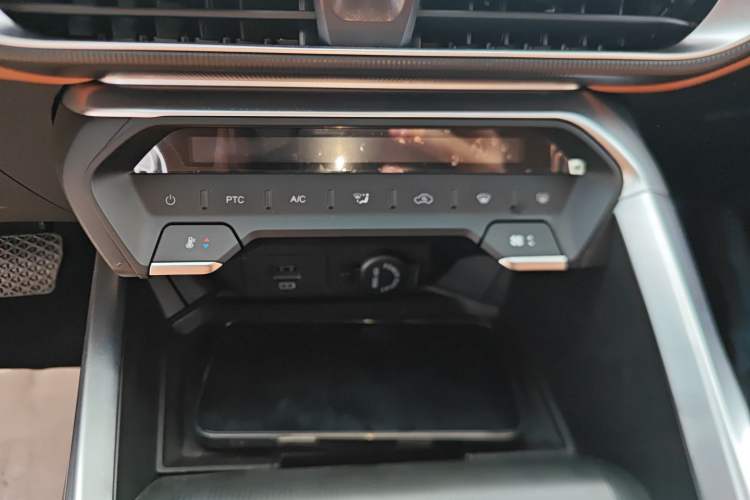 Used Cowin Xuandu EV 2024 Yue Xing Version Audio And AC Panel