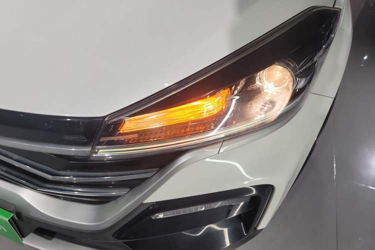 Used Cowin Xuanjie 2021 1.5L CVT Enjoyment Edition Left Front Headlight