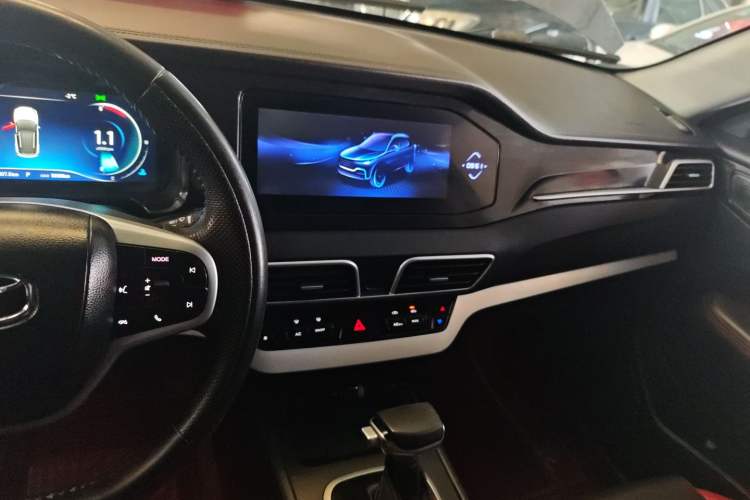 Used Cowin Xuanjie 2020 Revised Version 1.5L CVT Fun Center Console