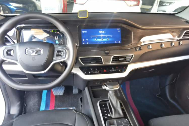 Used Cowin Xuanjie 2020 1.5L CVT Le Center Console