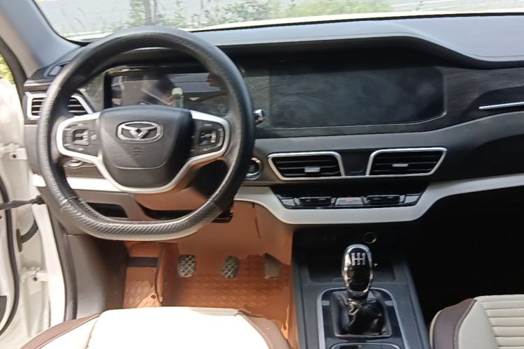 Used Cowin Xuanjie 2020 1.5L Manual Trendy Center Console