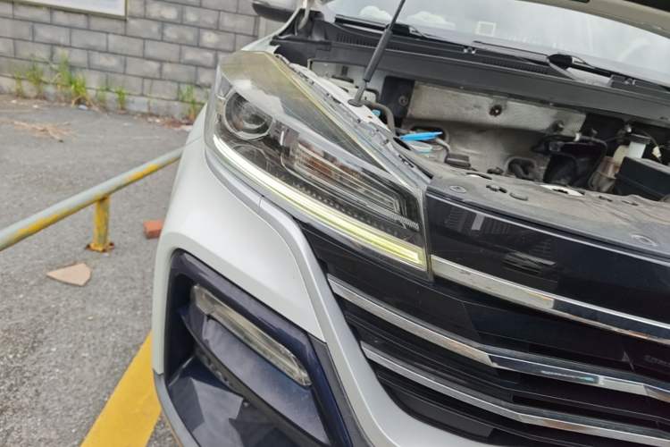 Used Cowin Xuanjie 2020 1.5L CVT Le Right Front Headlight