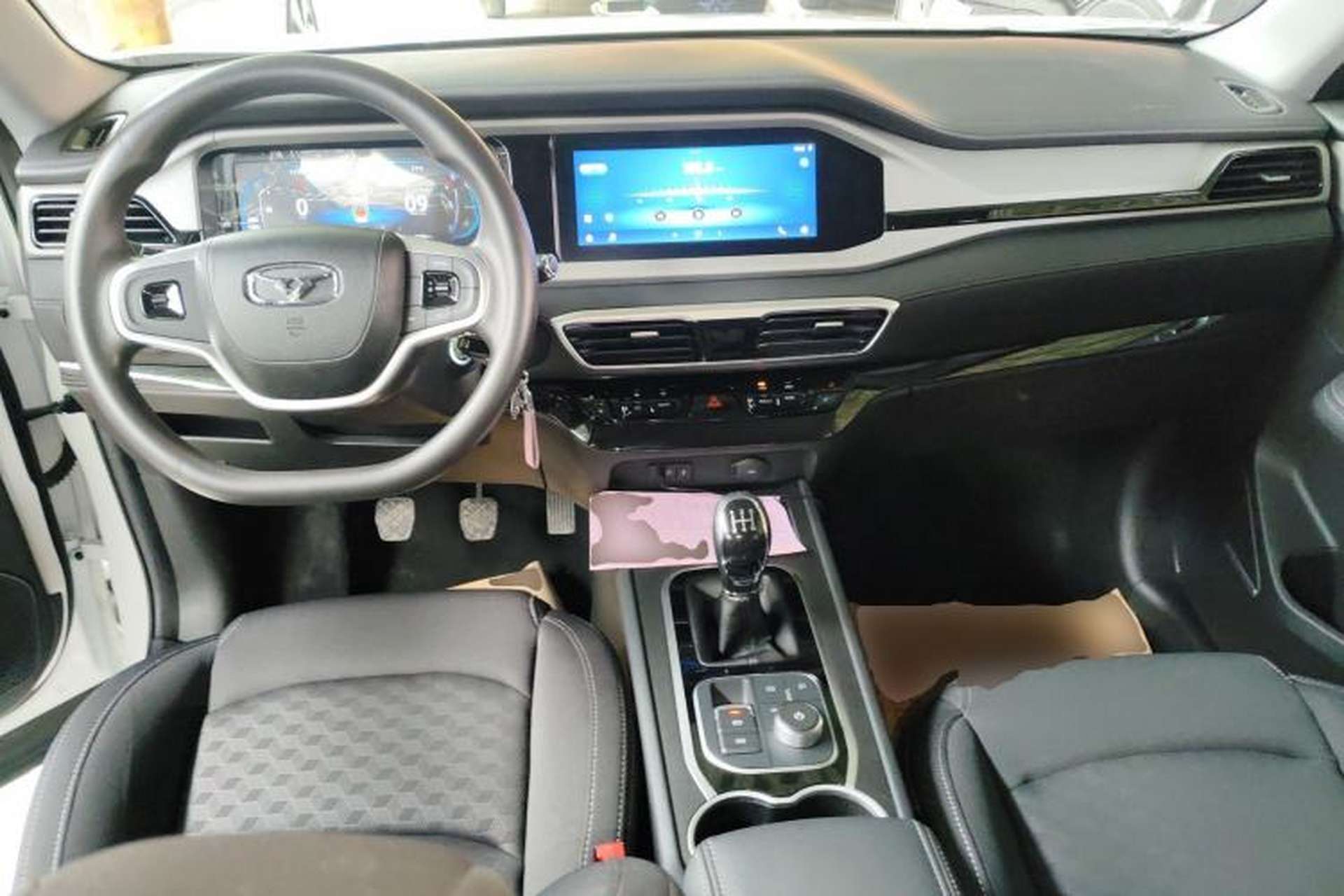 Used Cowin Xuanjie 2023 1.5L Manual Enjoyment Edition Center Console