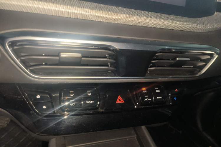 Used Cowin Xuanjie 2024 1.5L CVT Luxury Edition Audio And AC Panel