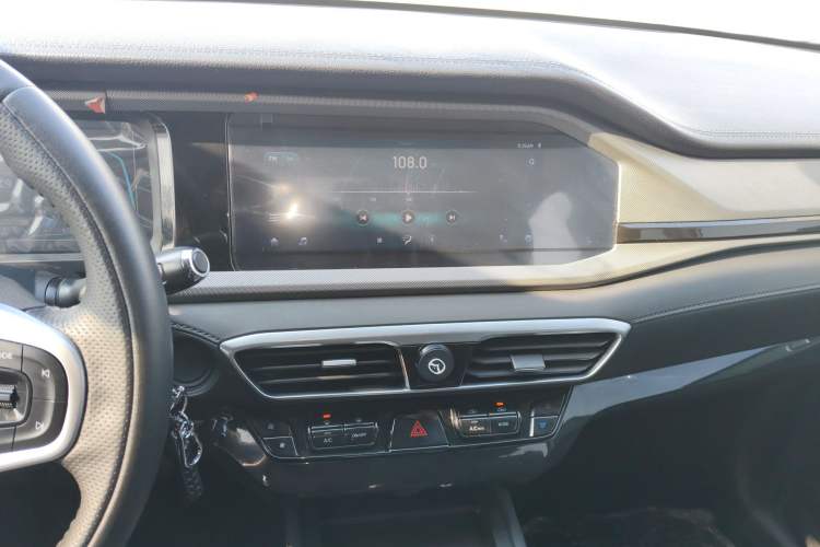 Used Cowin Xuanjie 2024 1.5L Manual Luxury Edition Audio And AC Panel