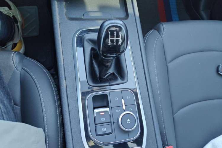 Used Cowin Xuanjie 2024 1.5L Manual Comfort Edition Gear Lever