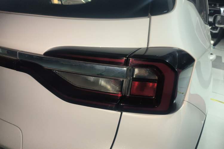 Used Cowin Xuanjie 2024 1.5L CVT Luxury Edition Right Rear Taillight