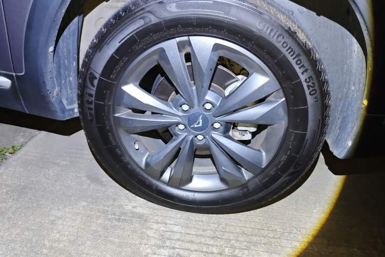 Used Cowin Xuanjie Pro 2025 1.5T CVT Leading Edition Right Front Wheel Hub