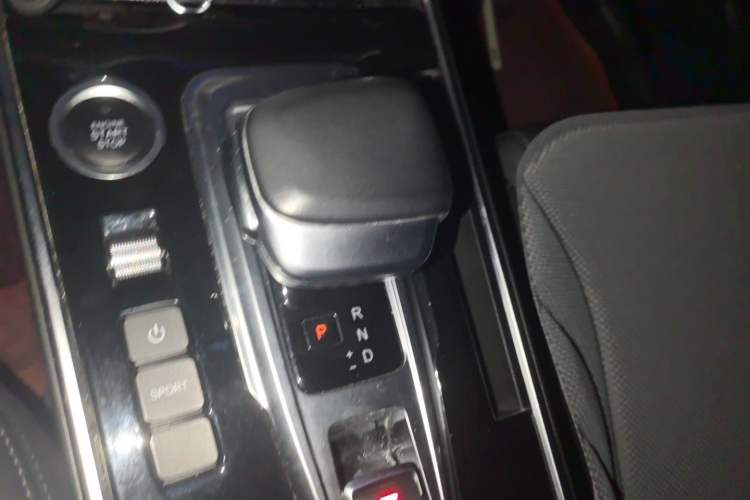 Used Cowin Xuanjie Pro 2021 1.5T CVT Jinghao Edition Gear Lever