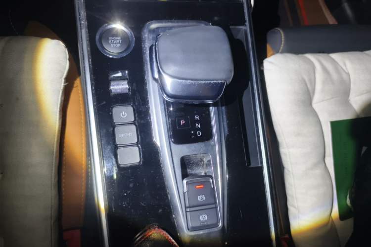 Used Cowin Xuanjie Pro 2021 1.5T CVT Jinghao Edition Gear Lever