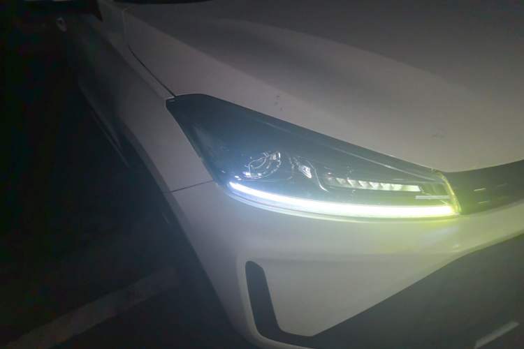 Used Cowin Xuanjie Pro 2021 1.5T CVT Jinghao Edition Right Front Headlight