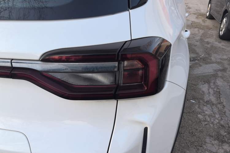 Used Cowin Xuanjie Pro 2021 1.5T CVT Jingzun Edition Right Rear Taillight