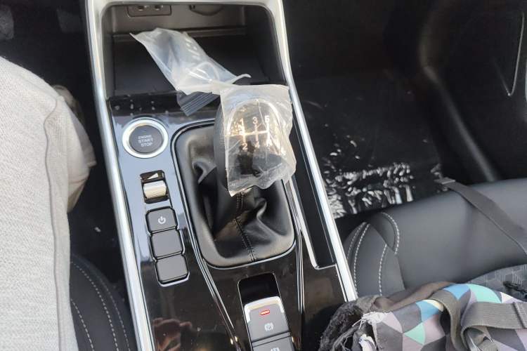 Used Cowin Xuanjie Pro 2025 1.5L Manual Comfort Edition Gear Lever