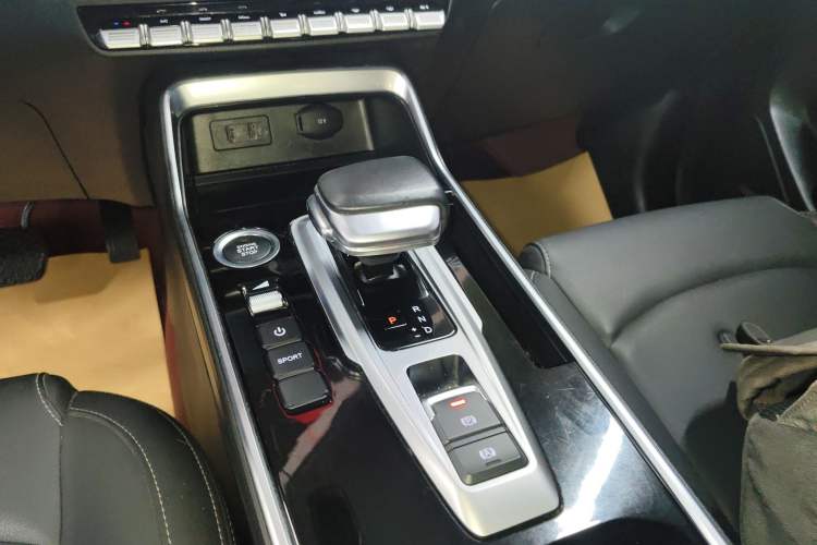 Used Cowin Xuanjie Pro 2025 1.5T CVT Leading Edition Gear Lever