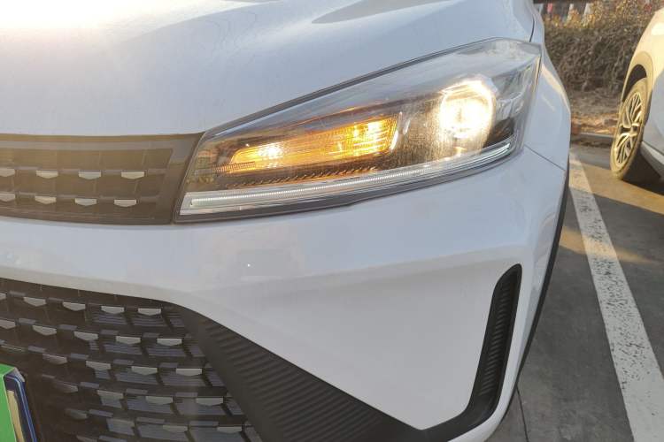 Used Cowin Xuanjie Pro 2025 1.5L Manual Comfort Edition Left Front Headlight