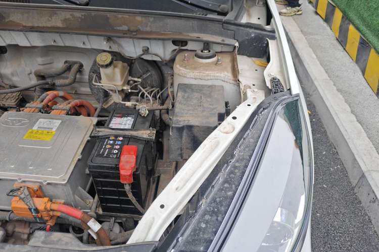 Used Cowin Xuanjie Pro EV 2023 401 km Online Booking Version Engine Bay Left
