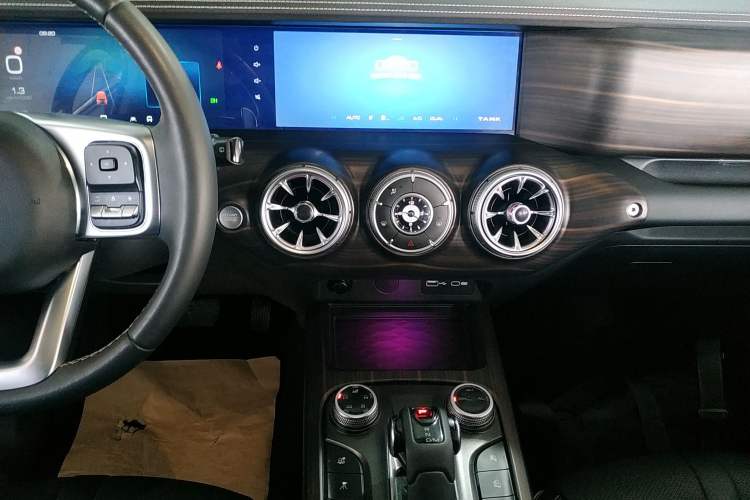 Used Cyberspace 300 2021 Off-Road Edition 2.0T Conqueror Audio And AC Panel