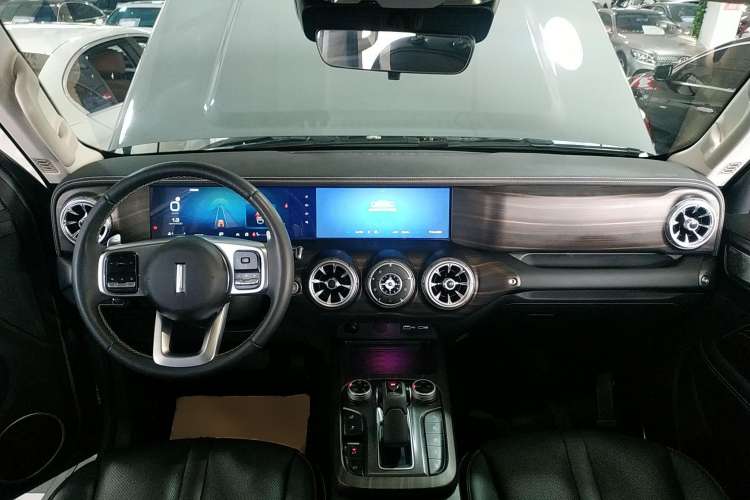 Used Cyberspace 300 2021 Off-Road Edition 2.0T Conqueror Center Console