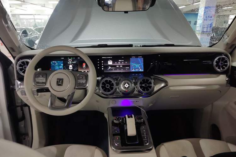 Used Cyberspace Tank 300 2021 2.0T Cyber Tank Center Console