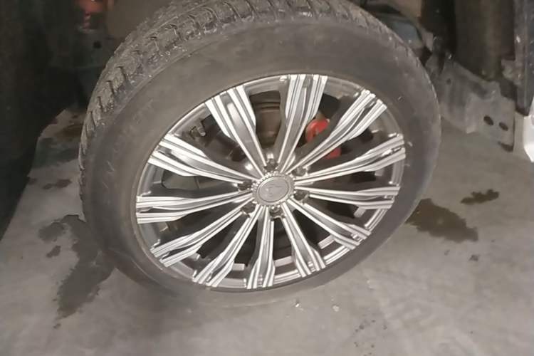 Used Cyberspace Tank 300 2021 2.0T Cyber Tank Left Front Wheel Hub