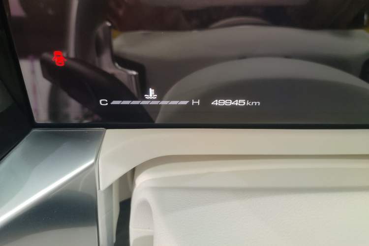 Used Cyberspace Tank 300 2021 2.0T Cyber Tank Odometer Close Up