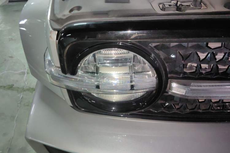 Used Cyberspace Tank 300 2021 2.0T Cyber Tank Right Front Headlight