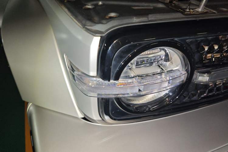Used Cyberspace Tank 300 2021 2.0T Cyber Tank Right Front Headlight