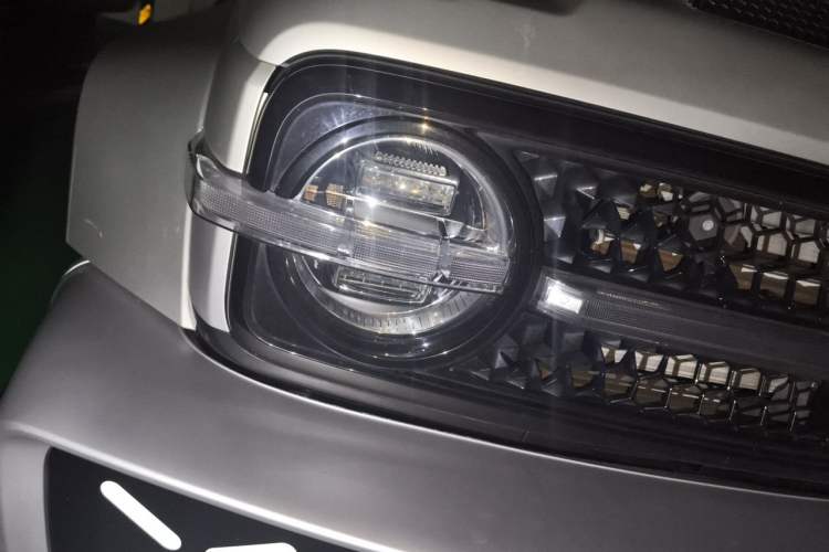 Used Cyberspace Tank 300 2021 2.0T Cyber Tank Right Front Headlight