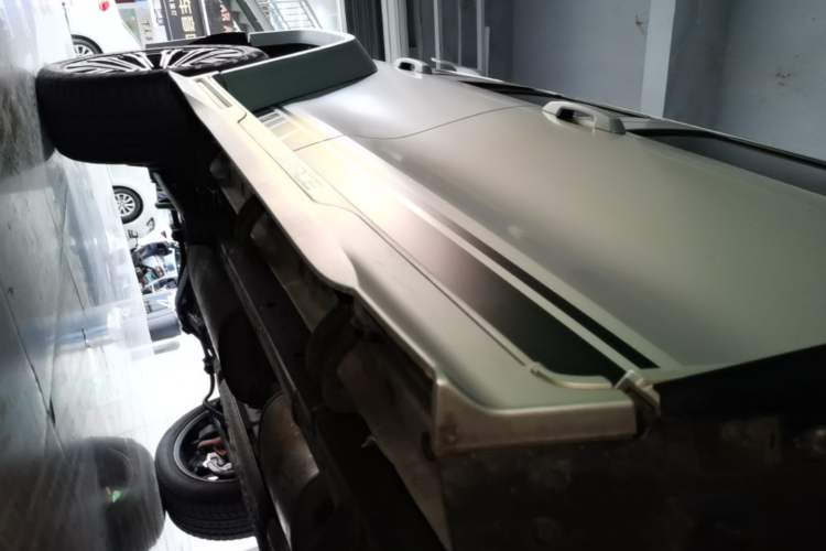 Used Cyberspace Tank 300 2021 2.0T Cyber Tank Right Side Sill