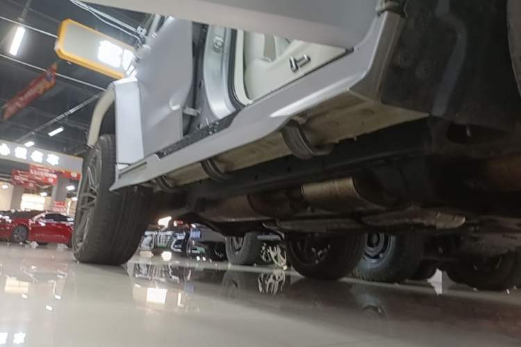 Used Cyberspace Tank 300 2021 2.0T Cyber Tank Right Side Sill