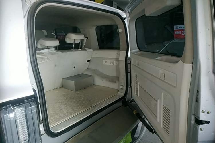 Used Cyberspace Tank 300 2021 2.0T Cyber Tank Trunk