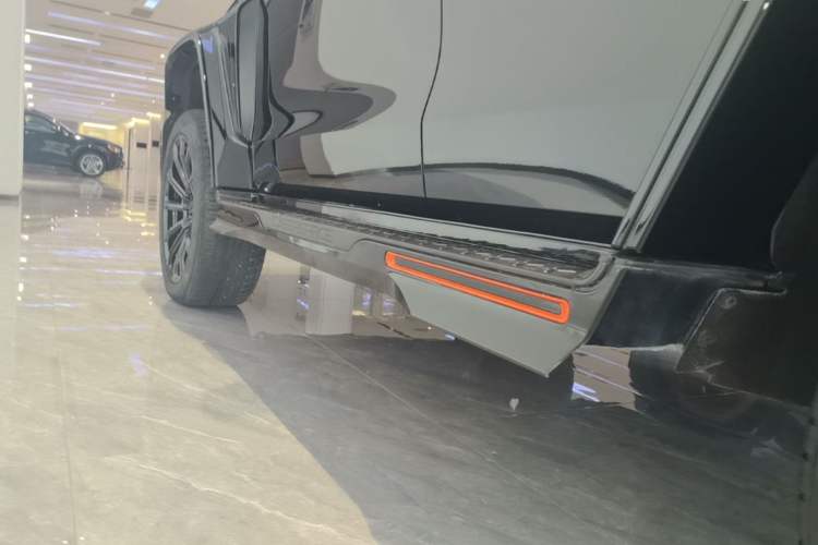 Used Cyberspace Tank 300 2023 2.0T Cyber Knight Left Side Sill