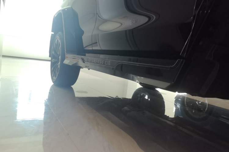 Used Cyberspace Tank 300 2023 2.0T Cyber Knight Right Side Sill