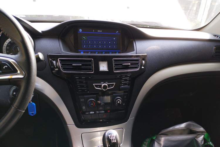 Used Dayun Pickup 2021 2.0T Diesel Two-Wheel Drive Manual Dayun Bull-Logo Axle 4F20TC Audio And AC Panel