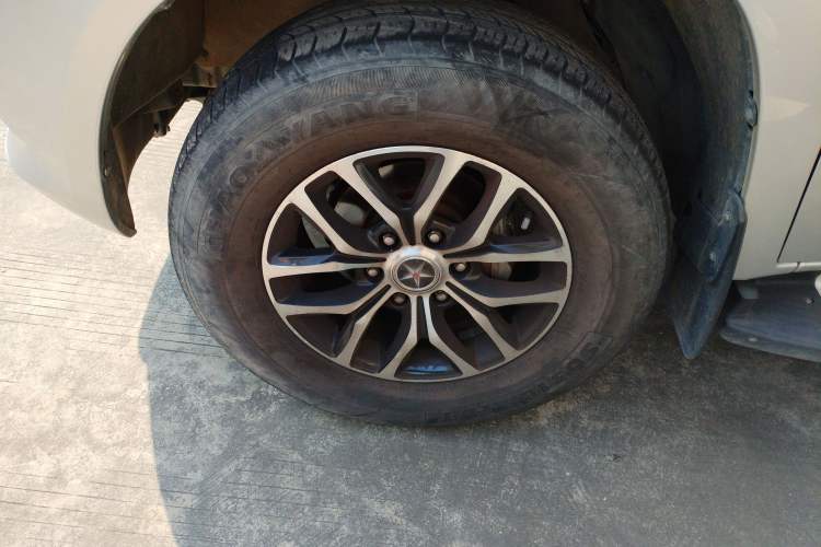 Used Dayun Pickup 2021 2.0T Diesel Two-Wheel Drive Manual Dayun Bull-Logo Axle 4F20TC Left Front Wheel Hub