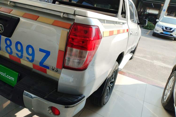 Used Dayun Pickup 2021 2.0T Diesel Two-Wheel Drive Manual Dayun Bull-Logo Axle 4F20TC Right Rear Taillight