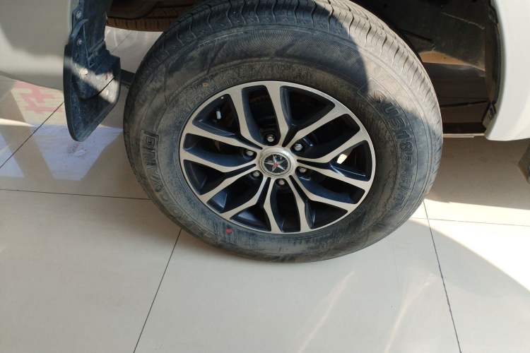 Used Dayun Pickup 2021 2.0T Diesel Two-Wheel Drive Manual Dayun Bull-Logo Axle 4F20TC Right Rear Wheel Hub
