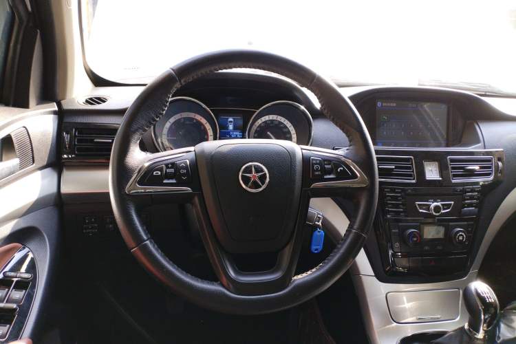 Used Dayun Pickup 2021 2.0T Diesel Two-Wheel Drive Manual Dayun Bull-Logo Axle 4F20TC Steering Wheel