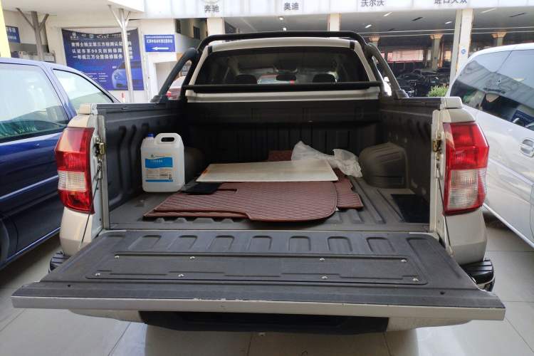 Used Dayun Pickup 2021 2.0T Diesel Two-Wheel Drive Manual Dayun Bull-Logo Axle 4F20TC Trunk