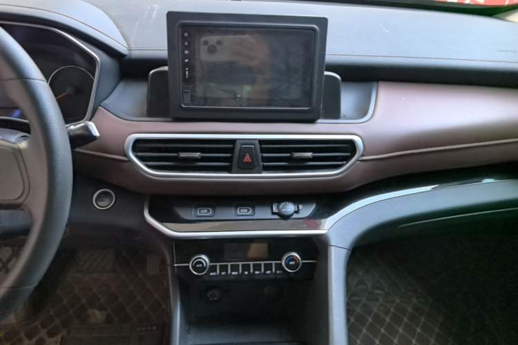 Used Dayun Yuanzhi M1 2022 7-Seater 450 Standard Edition Audio And AC Panel