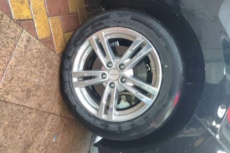 Used Dayun Yuanzhi M1 2022 4-Seater 450 First-Class Seats Right Front Wheel Hub
