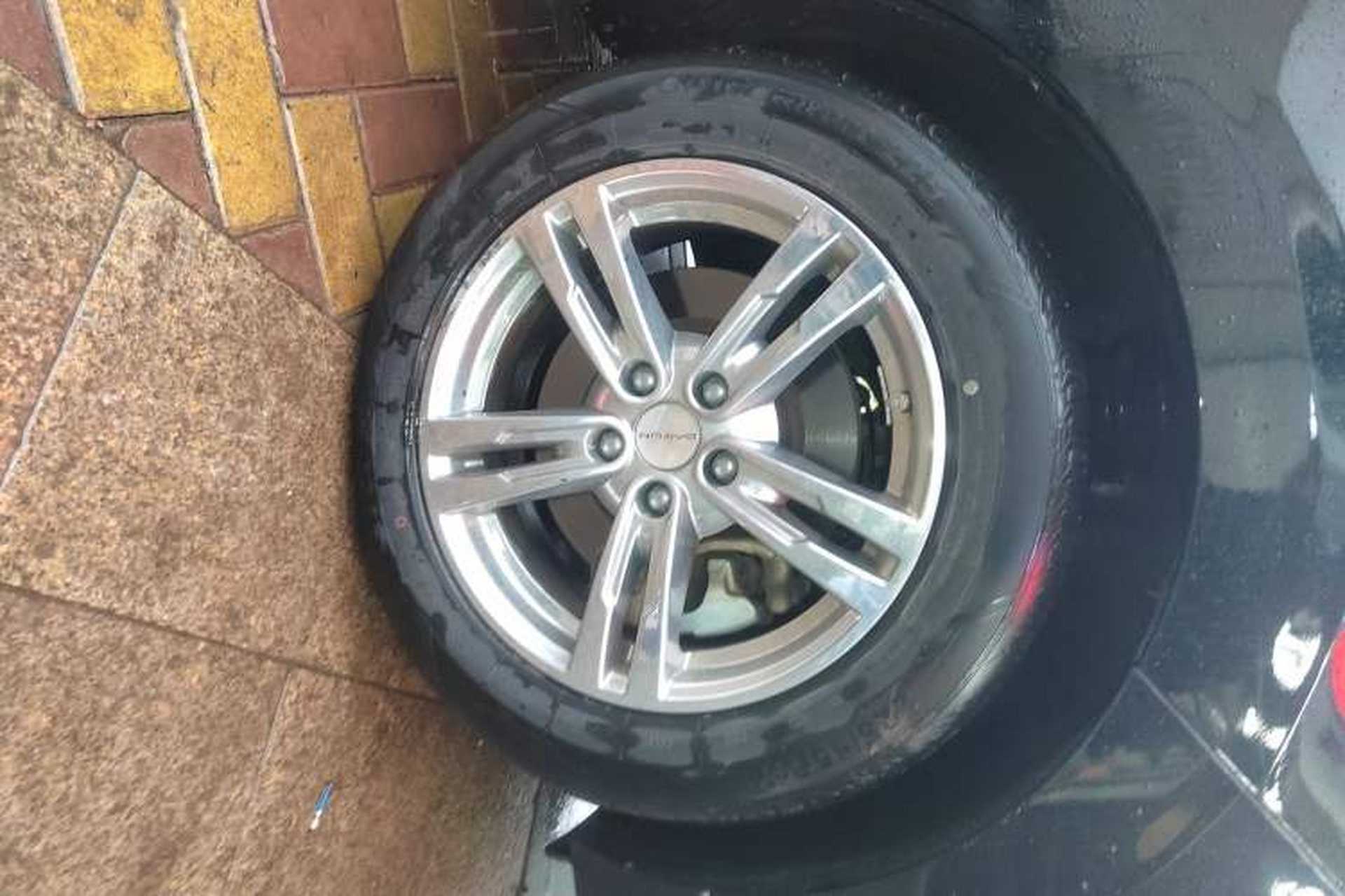Used Dayun Yuanzhi M1 2022 4-Seater 450 First-Class Seats Right Front Wheel Hub