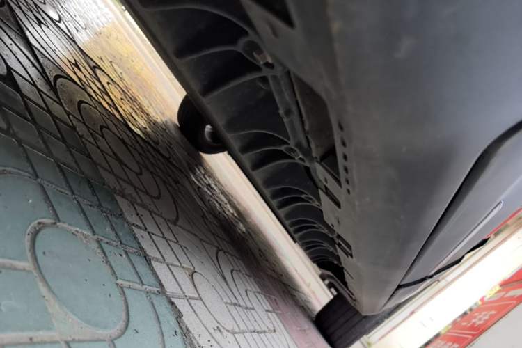 Used Dayun Yuanzhi M1 2022 7-Seater 450 Standard Edition Right Side Sill