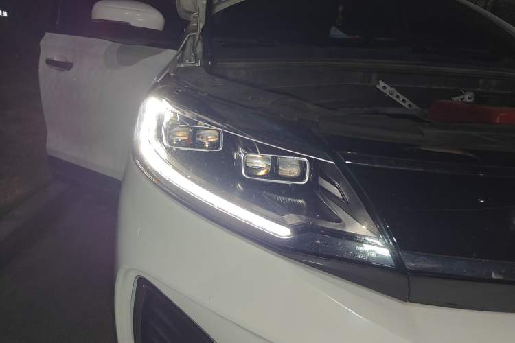 Used Dayun Yuanzhi M1 2022 5-Seater 450 Elite Edition Right Front Headlight