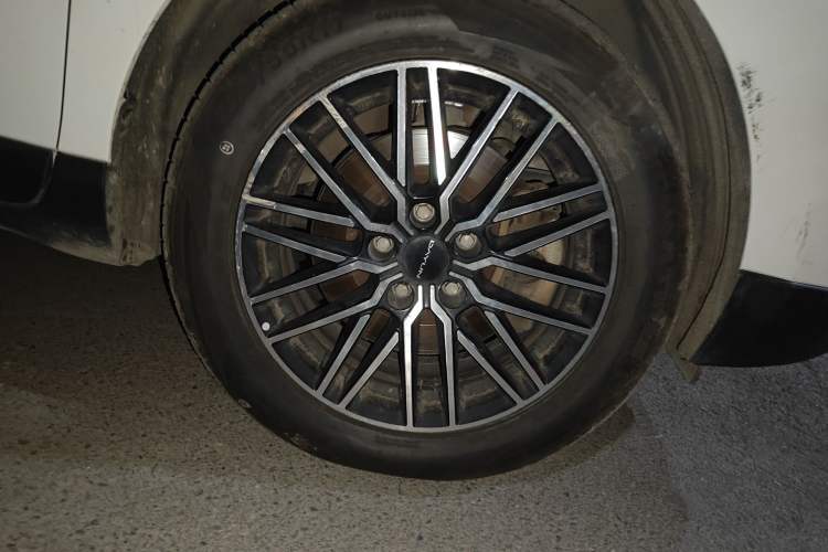 Used Dayun Yuanzhi M1 2022 5-Seater 450 Elite Edition Right Front Wheel Hub