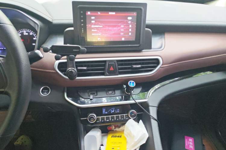 Used Dayun Yuanzhi M1 2023 7-Seater 450 Standard Edition Audio And AC Panel