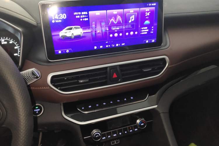 Used Dayun Yuanzhi M1 2025 7-Seater 490 Standard Edition Audio And AC Panel