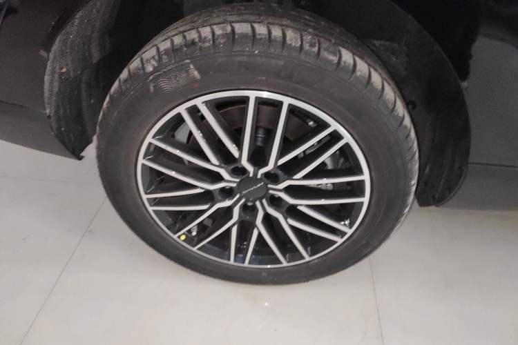 Used Dayun Yuanzhi M1 2025 7-Seater 490 Standard Edition Right Rear Wheel Hub